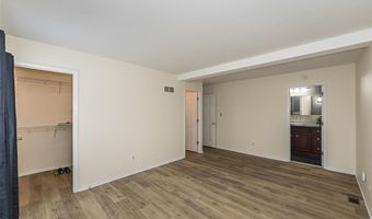 716 Reinke Rd, Ballwin, MO 63021