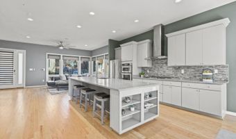 120 CAMBRIA Walk, Alexandria, VA 22304