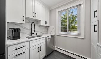 200 Merrick Rd R, Amityville, NY 11701