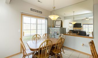 921 10th St, Altoona, IA 50009
