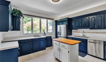 21 Tee Ct, Amherst, NY 14221