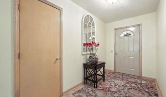 801 Pine Dr, Angola, IN 46703