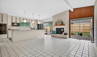909 Lynnwood Ct, Bartlesville, OK 74006