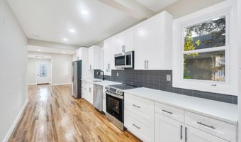 17 Banbury Ct, Amityville, NY 11701
