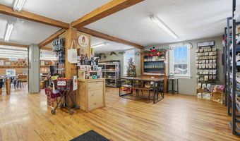 4402 220Th Trl, Amana, IA 52203