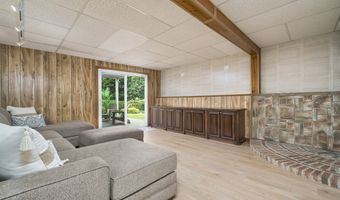 15 Diane Dr, Cromwell, CT 06416