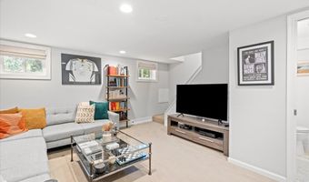 1610 SUTER St, Alexandria, VA 22314