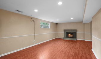 7044 CINDY Ln, Annandale, VA 22003
