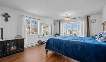 16 Courtway St, Narragansett, RI 02882