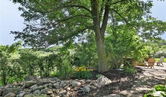 72315 Grey Fawn Dr, Albert Lea, MN 56007