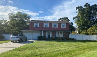 31 Melody Ln, Amityville, NY 11701