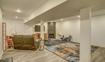 17500 Bridle Dr, Abingdon, VA 24210