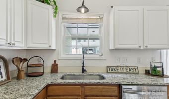 22 Rotunda Cir, Asheville, NC 28806