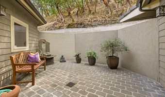 545 Ashland Creek Dr, Ashland, OR 97520