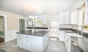 9 Lawes Ave, Bedford, NH 03110