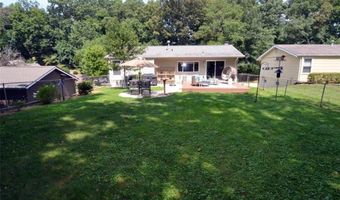 872 Village Brook Ct, Ballwin, MO 63021