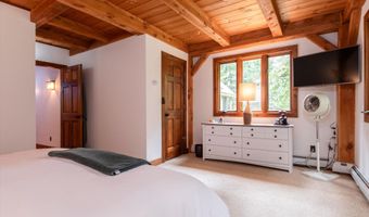 395 Hillwinds Rd, Brattleboro, VT 05301