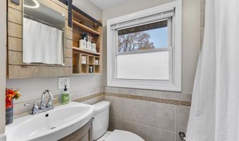 26 Algerine St, Berkley, MA 02779