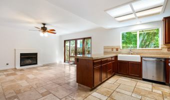 2318 S Hampton Cir, Santa Rosa, CA 95401