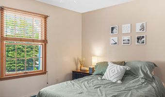 50 Yardarm Ct, Bayville, NJ 08721
