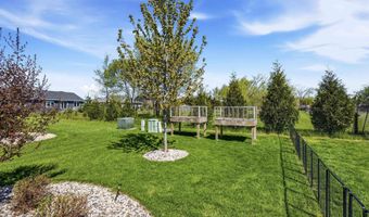 2660 W FALLEN OAK Dr, Appleton, WI 54913