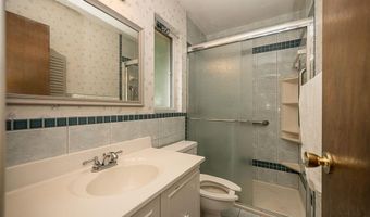 425 Kenilworth Ln, Ballwin, MO 63011