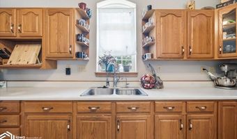 922 3rd Ave, Ackley, IA 50601