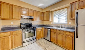 132 Sutton Pl 132, Bloomfield, CT 06002