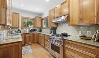 2817 24TH St N, Arlington, VA 22207