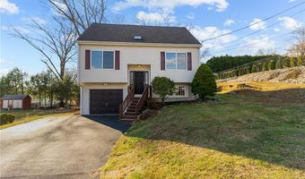 4 Cobble Hill Rd, Lincoln, RI 02865