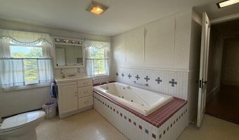 10 Palm St, Baileyville, ME 04694