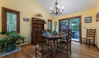 8 Robin Dr, North Kingstown, RI 02852