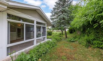 1108 E 3rd St, Anamosa, IA 52205