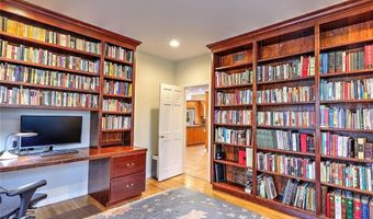60 Pheasant Dr, East Greenwich, RI 02818