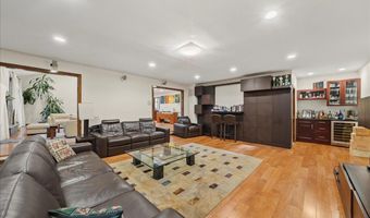 10 Morley Ct, Albertson, NY 11507