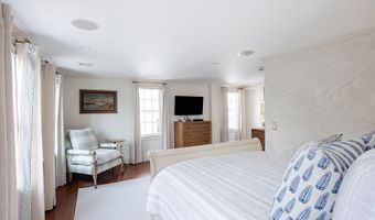 41 Elm St, Newport, RI 02840