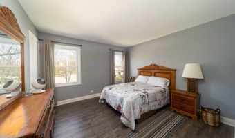 1201 N Scarlet Ct, Addison, IL 60101