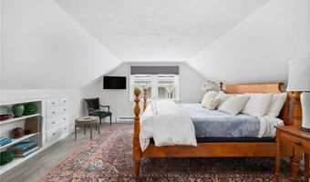 6 Cliff Ter, Newport, RI 02840