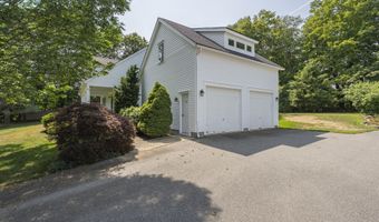 2 Sunnyfield Ln, Falmouth, ME 04105