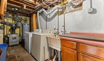 9892 Hubert Ave, Allen Park, MI 48101