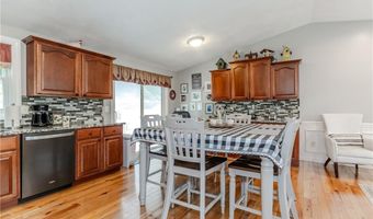 10 Pembroke Dr, Johnston, RI 02919