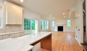 81 Club Dr, Berlin, CT 06037