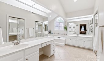 8600 Brownes Pond Ln, Charlotte, NC 28277
