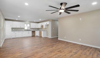 930 Porter Ave, Aurora, MO 65605