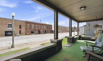 36 W Olive St, Aurora, MO 65605