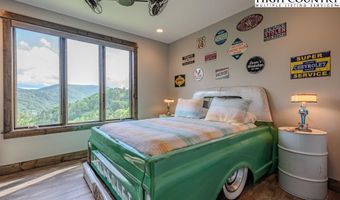 706 Silver Springs Rd, Banner Elk, NC 28604