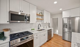 323 STRATFORD Rd, Baltimore, MD 21228