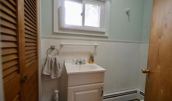 744 Hammond St, Bangor, ME 04401