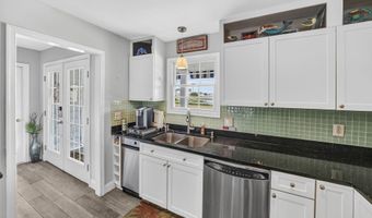 378 Bayview Ave, Bayville, NJ 08721