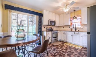 4 Nicholas St, Danbury, CT 06810